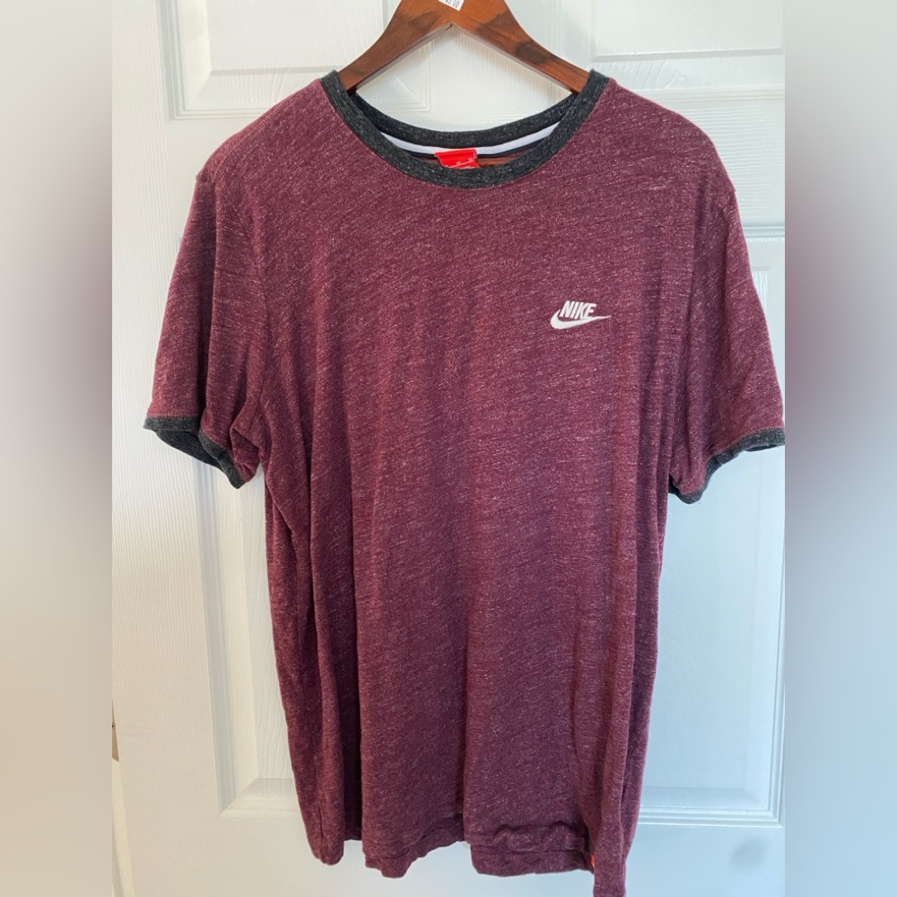 Nike Men's Maroon T-Shirt